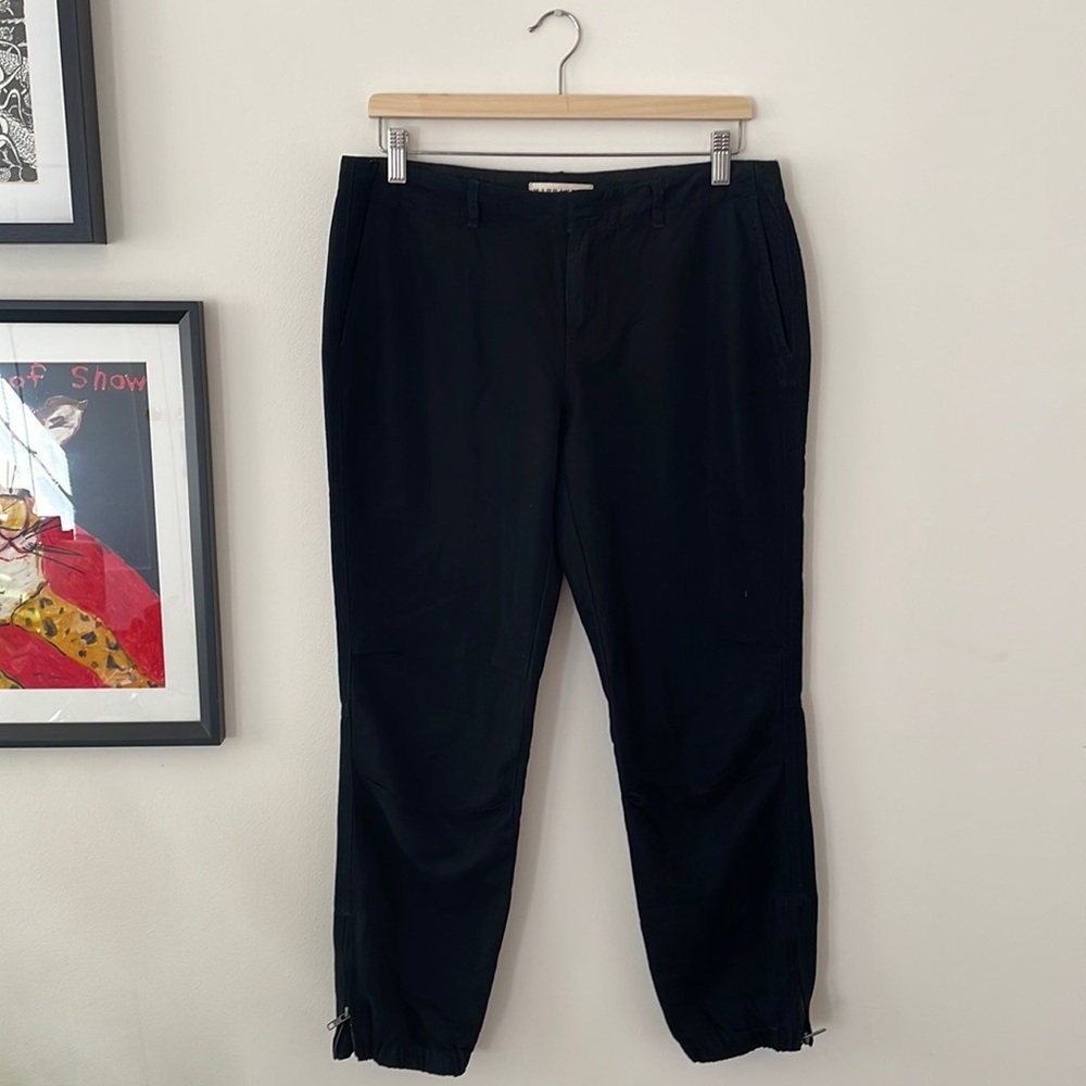 Low rise jogger pants size 28